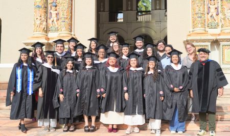 Celebran y exaltan a los graduandos de la Maestría en Gestión y Administración Cultural